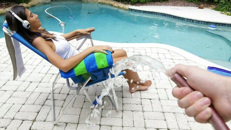 Outdoor Latina Blowjob Surprise