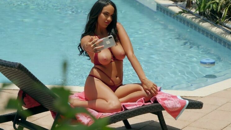 Blowjob and Handjob from Brunette Beauty