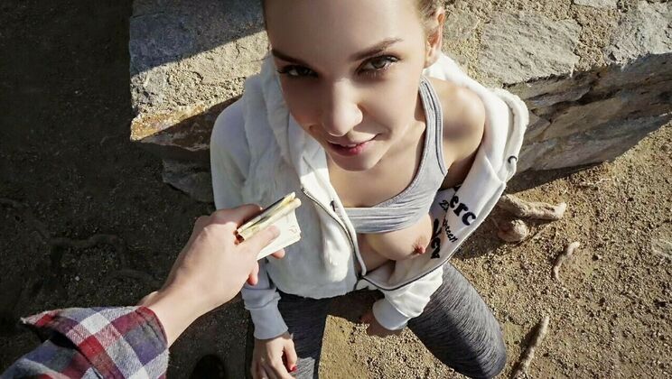 Lusty Fitness Babe Enjoys Public Sex