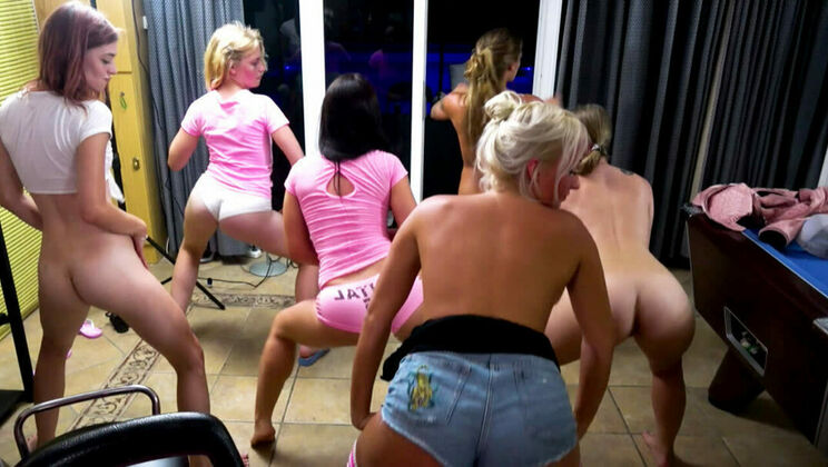 Twerking Blondes Love to Fuck