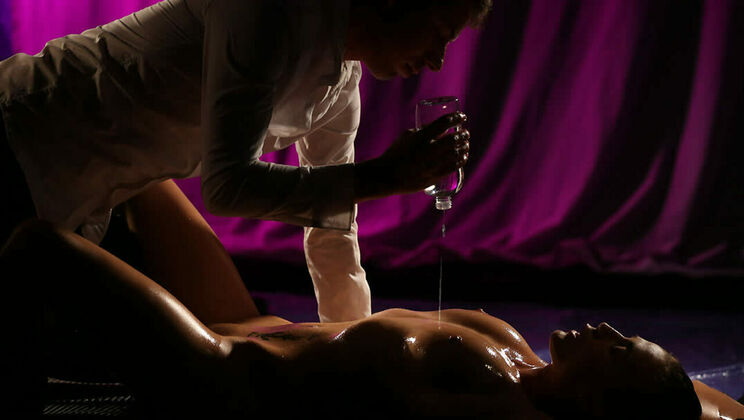 Hardcore Massage with Nicole Love - Cumshot