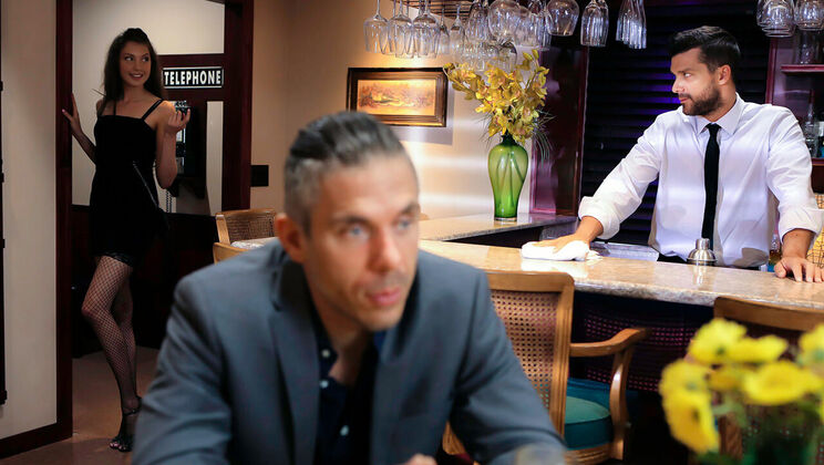 Ramon Nomar's Seductive Waiter