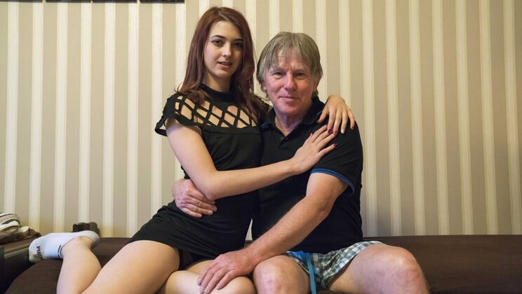 Divorce Sex with Tera Link and Felix - A Handjob and Cumshot