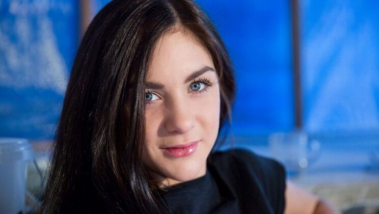 Brunette Teen Lullu's Sex Adventure