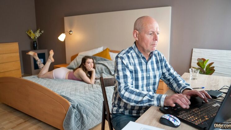 Tattooed Babe Wants Cum