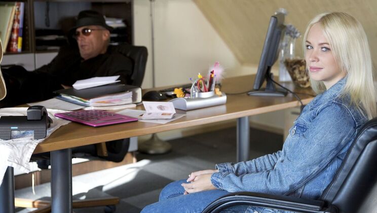 Blonde Bombshell Gets Gangsta Ride