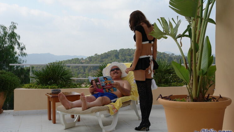 Yenna's Natural Tits Bounce During Doggystyle