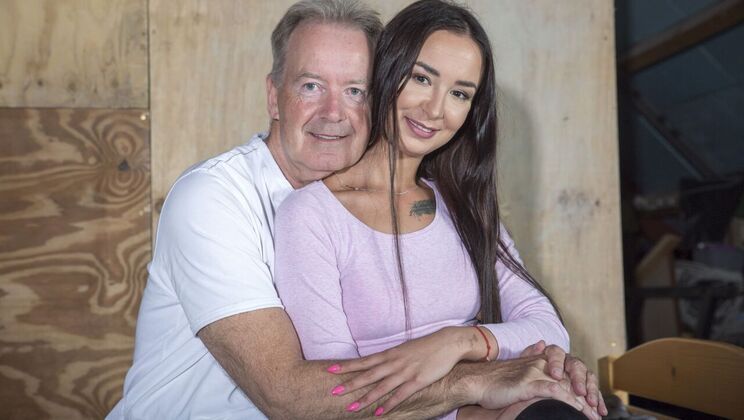 Pussy Licking and Kissing with Sleeping Beauty