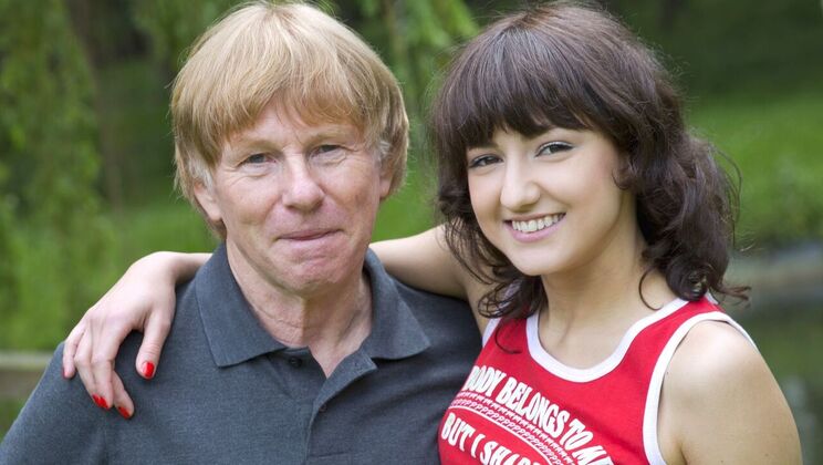 Old Man Gets Pussy Licked by Brunette Babe