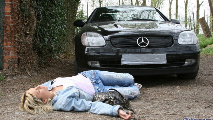 Lucky Blondie Outdoor Fuck