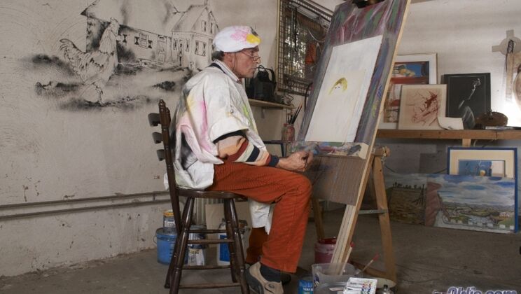 Kissing and Cum Swallowing: Arturo's Art Lesson