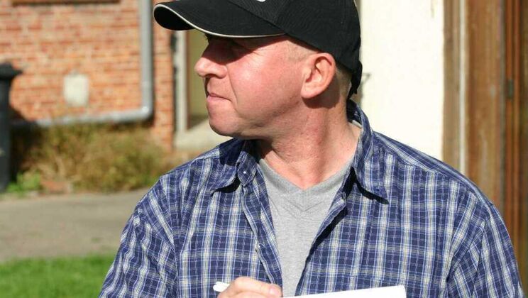 She Seduces Old Jimmy with Her Body