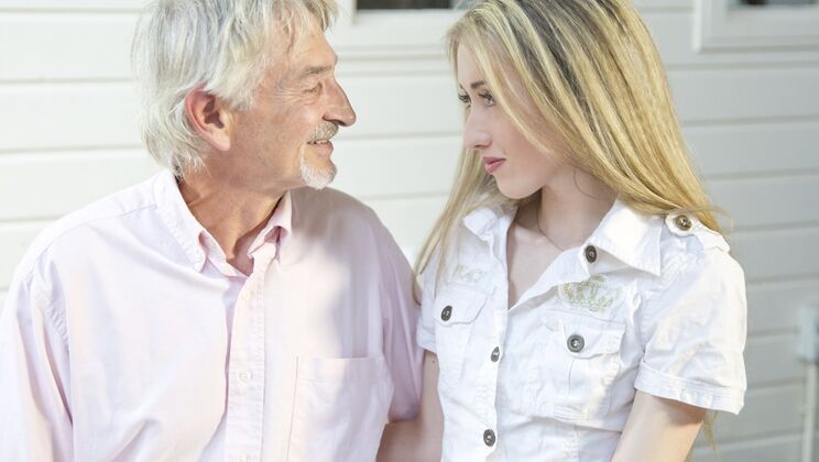 Facial Cumshot after a Tight Pussy Massage