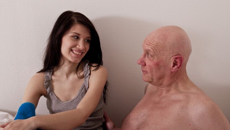 Skinny Brunette Lilli Gets Dirty with Hugo