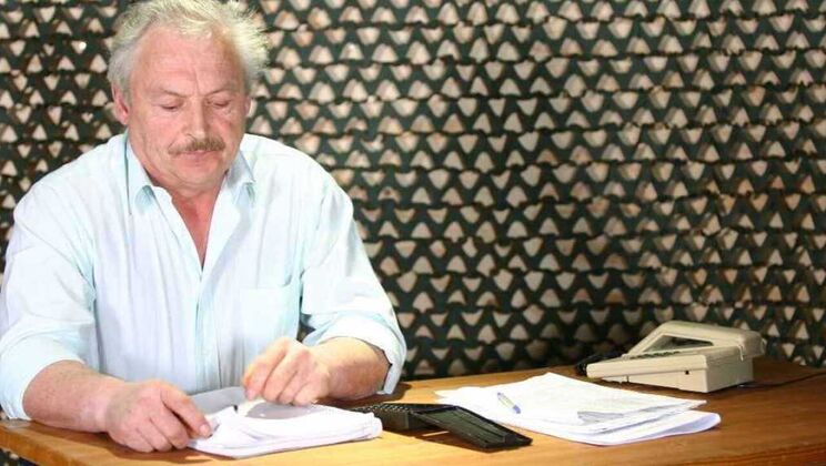 Paula Dark Seduces with Blowjob