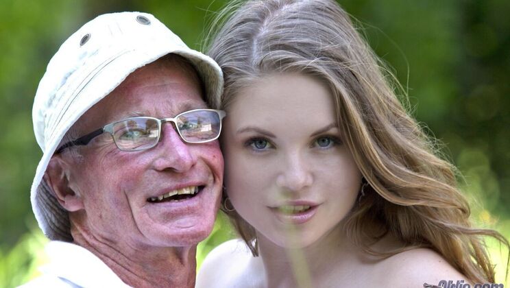 Blonde Babe Alessandra Jane Gives Handjob