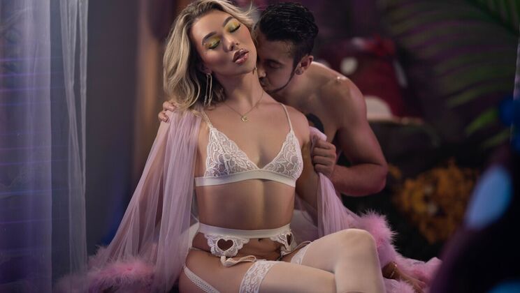 Big Cock Fucks Athletic Nymph