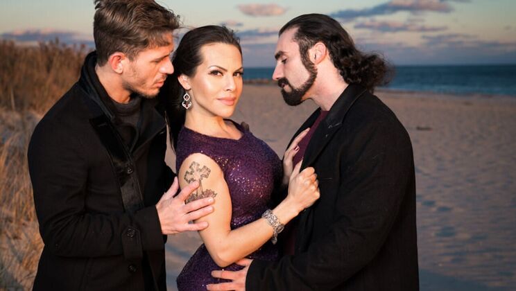  TS Foxxy Gets Down and Dirty