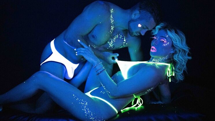 Emma Rose Anal Fuck - Blonde with Glowed Up Booty Gets Pounded