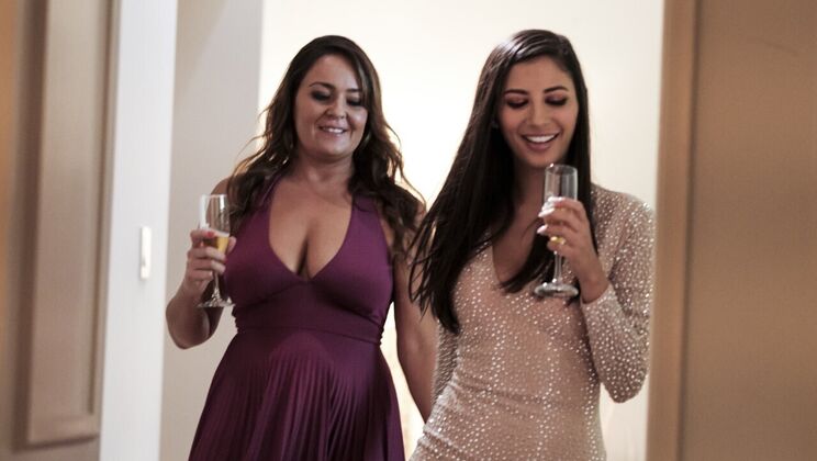 Gianna Dior and Elexis Monroe Lesbian Kiss