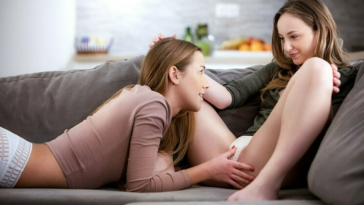 Trimmed and Natural Lesbians Enjoy Outdoor Sex