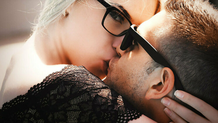 Tattooed Summer Sex - Pussy Licking and Kissing