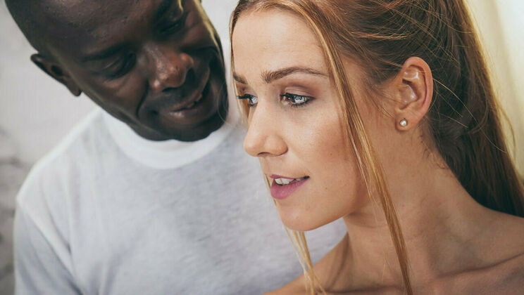 Close Up Massage and Kissing with Joss Lescaf and Alexis Crystal