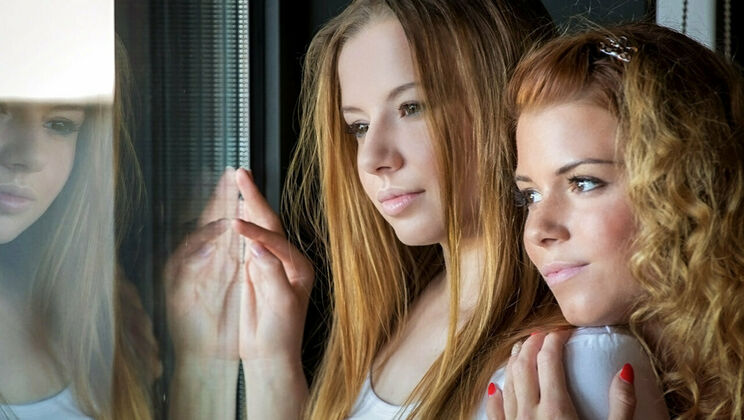 Sporty Babes Enjoy Face Sitting and Kissing