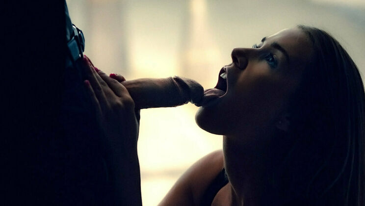 Beautiful Brunette Gets Fingering