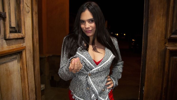 Spanking and Ass Fingering with Violet Starr