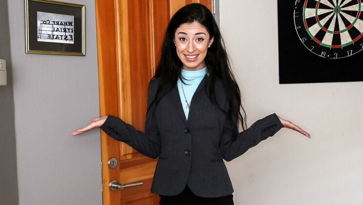 Cameron Canela's Shaved Pussy Gets Licked