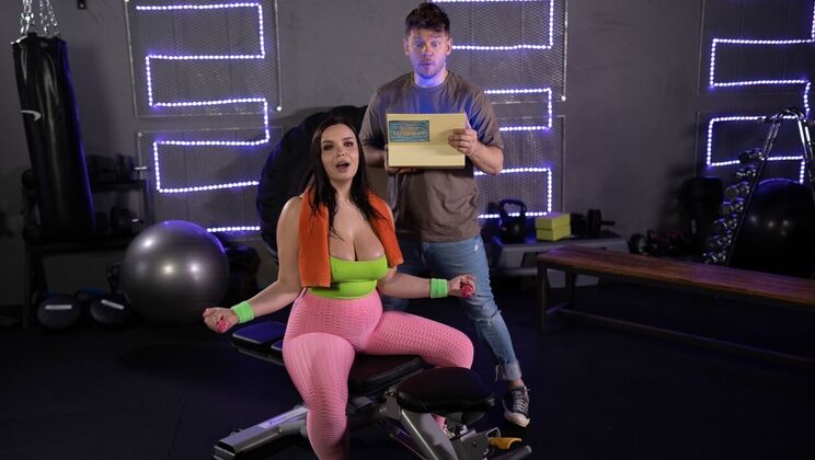 Sofia Lee Gets Fucked in Reverse Cowgirl