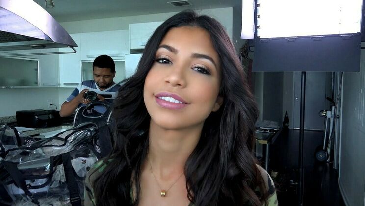 Athletic Brunette Veronica Rodriguez Sloppy BJ