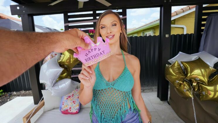 Layna's Blowjob Bonanza