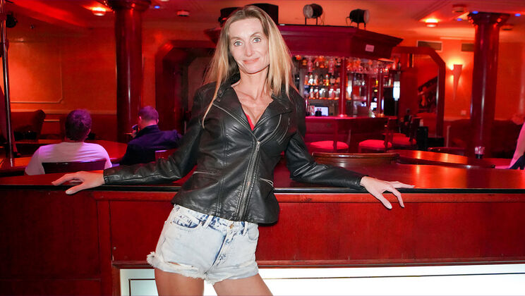 Professional Porn with Blue-Eyed Blonde Babe