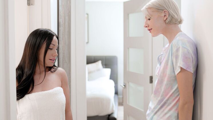 Lesbian Teens Kissing and Licking Each Other's Hairy Pussy