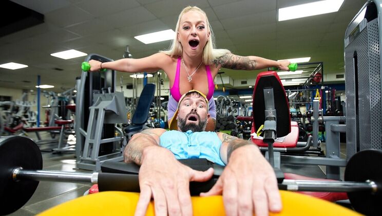 Elana Bunnz and GI Joey in Standing Sex