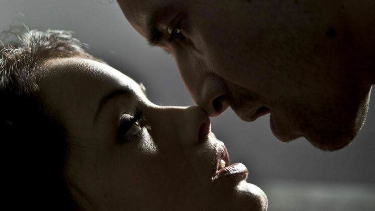 Doggystyle Delights: Blonde & Curly (2014)