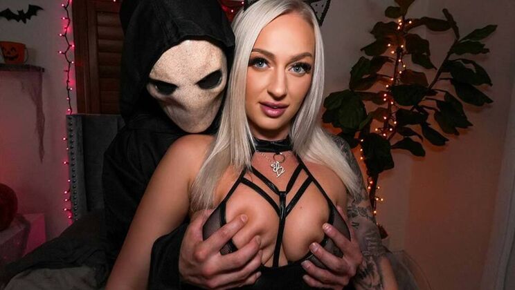 Pornstar Elana Bunnz and Johnny Love Have Fun