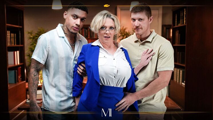 Dee Williams' Interracial Library Blowjob