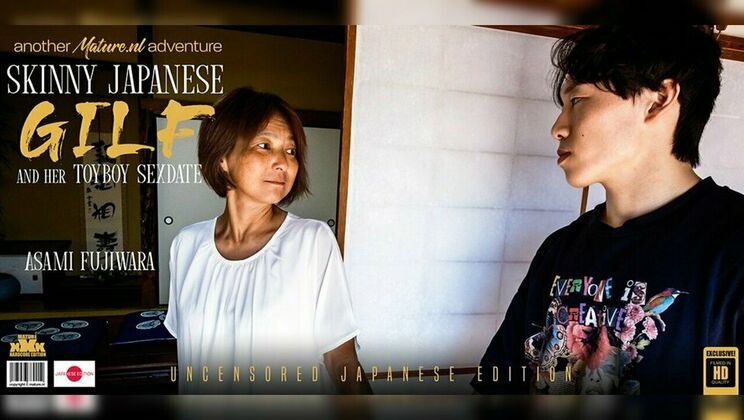 Asami Fujiwara's Hairy Pussy Gets Creamy