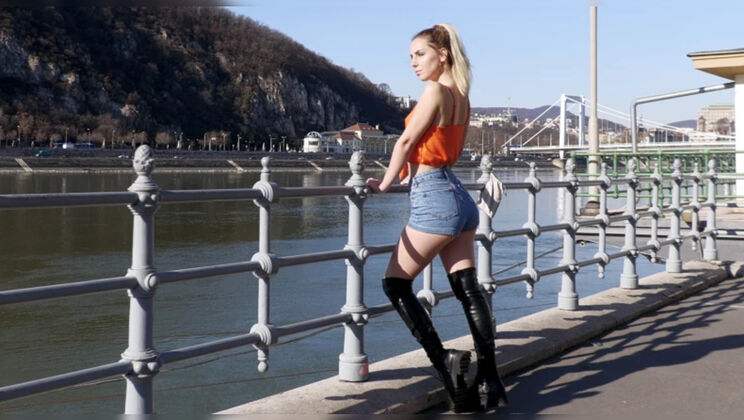 Dee Vine's Cumshot Adventure Unfolds in Area X69