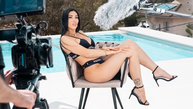 Clea Gaultier: Sexy and Tattooed