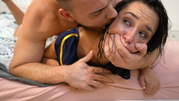 Freya Dee's Tight Ass Gets a Facial!