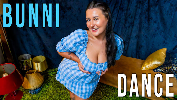 Australian Beauty Bunni Dances