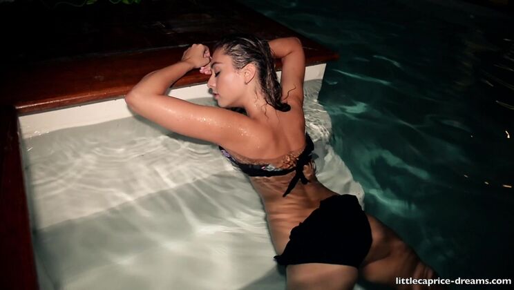 Erotic Solo Play with Sabrisse