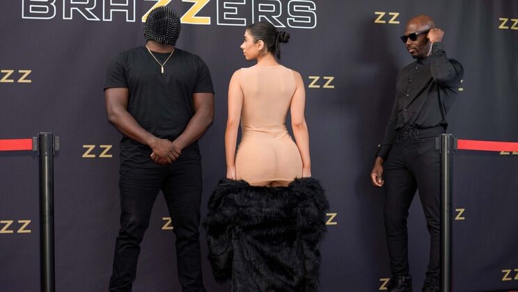 Brazzers - Violet Myers Loves Asshole Stretching