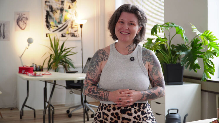 BDSM Scene Done Differently - Lola/Dolly Tag Team