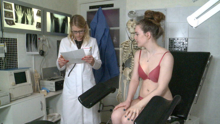 German Duo Isabella and Doro: Glasses and BDSM Fun