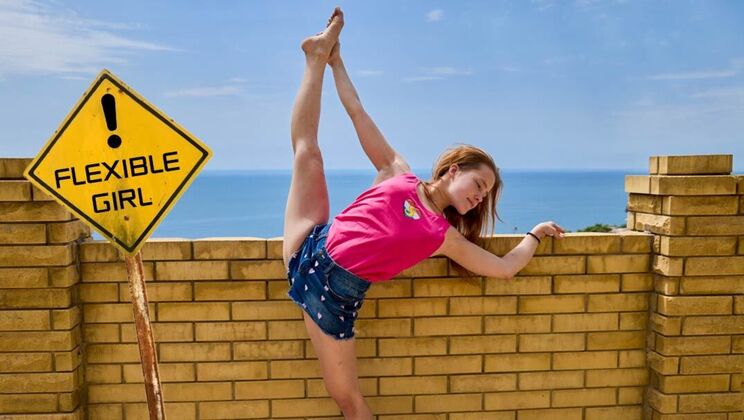 Flexible European Babe Nicole Murkovski